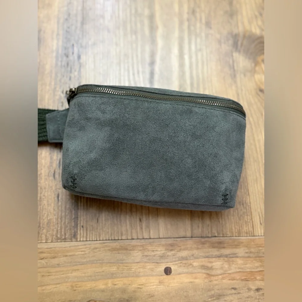 THE SAK Caraway Moss Green Suede Leather Belt Bag NWOT - Picture 3 of 8